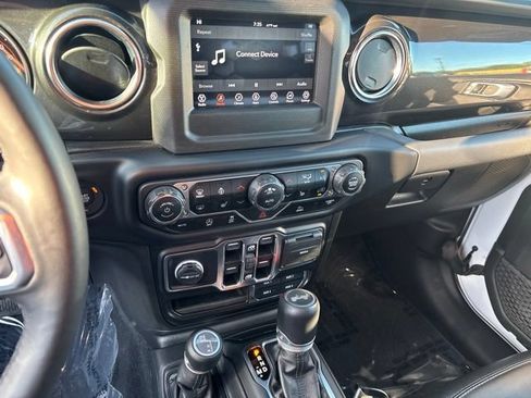 Used 2021 Jeep Wrangler Unlimited Sahara AWD/4WD image 19
