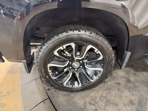 Certified 2024 Chevrolet Silverado 1500 High Country w/ Technology Package AWD/4WD image 36