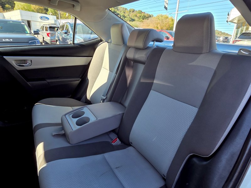 Used 2018 Toyota Corolla LE FWD image 19