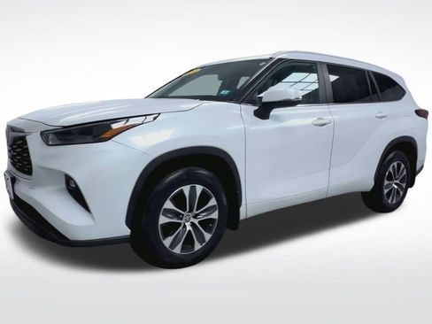 Certified 2024 Toyota Highlander XLE AWD/4WD image 23