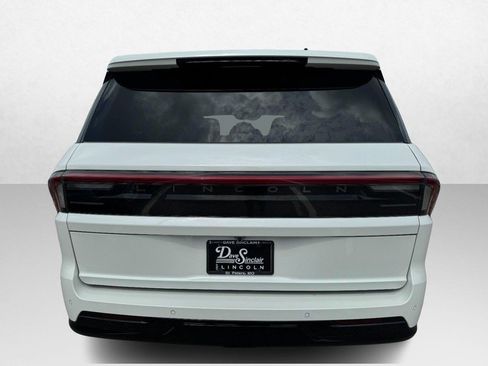 Used 2025 Lincoln Navigator L Reserve w/ Jet Appearance Package image 6