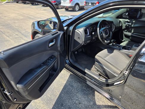 Used 2016 Dodge Charger SE w/ Popular Equipment Group image 5