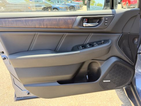 Used 2018 Subaru Outback 2.5i Limited AWD/4WD image 11