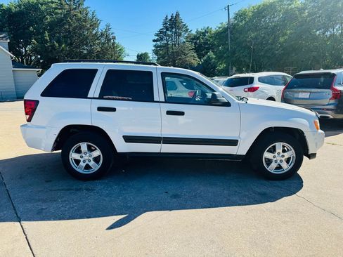 Used 2005 Jeep Grand Cherokee Laredo AWD/4WD image 2