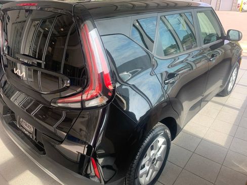 Used 2025 Kia Soul LX w/ LX Technology Package FWD image 17