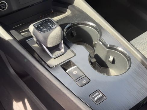 Used 2023 Nissan Rogue SV image 17