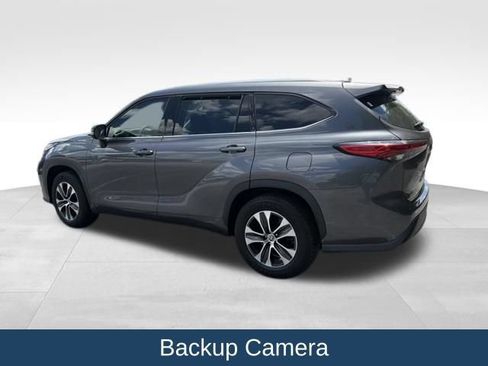 Used 2021 Toyota Highlander XLE FWD image 9