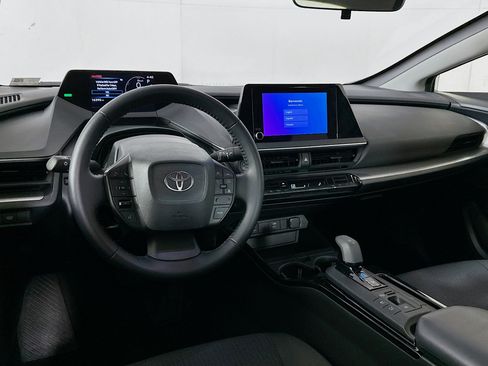 Used 2024 Toyota Prius LE image 17