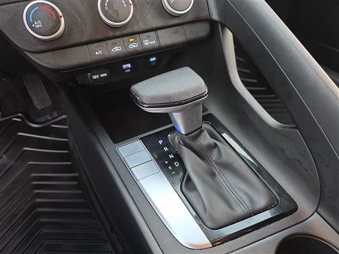 Used 2025 Hyundai Elantra SE image 27