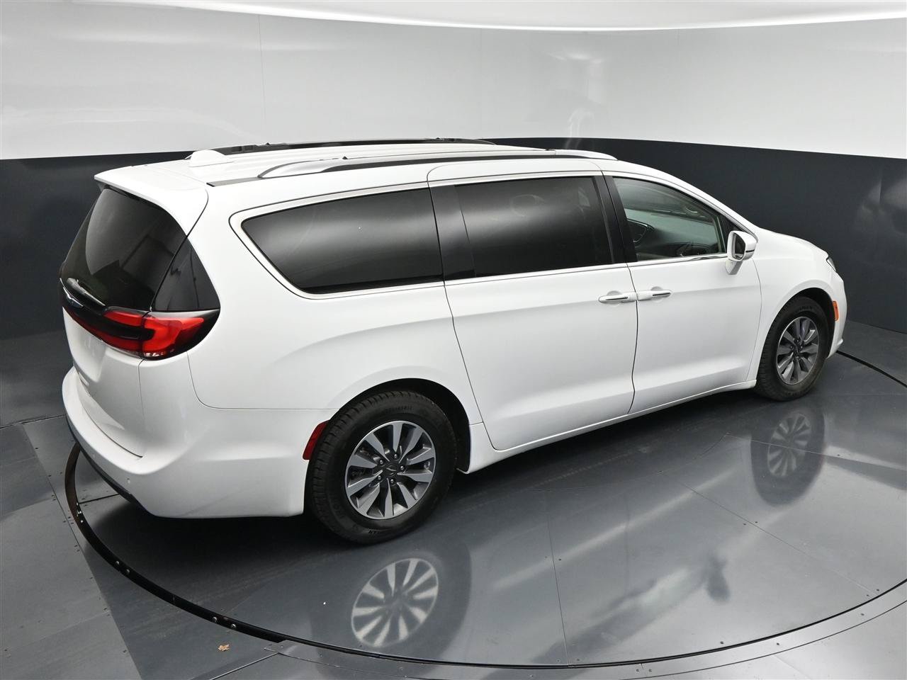 Used 2021 Chrysler Pacifica Touring-L FWD image 13