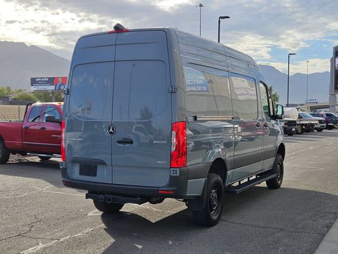 Used 2024 Mercedes-Benz Sprinter 2500 image 3
