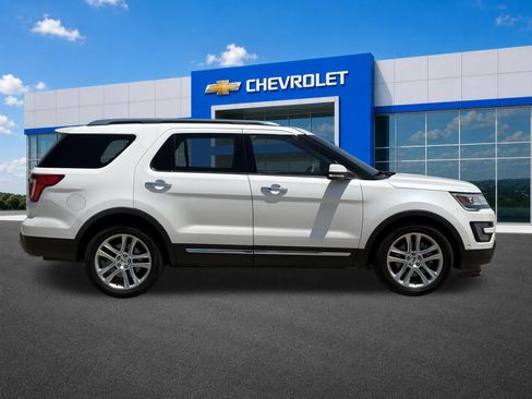 Used 2016 Ford Explorer Limited w/ Equipment Group 301A FWD image 8