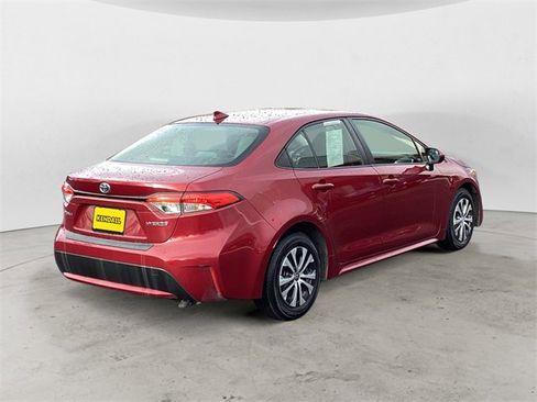 Used 2022 Toyota Corolla LE image 5