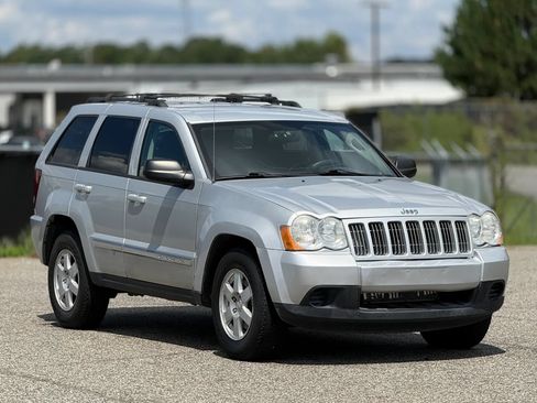 Used 2010 Jeep Grand Cherokee Laredo AWD/4WD image 1
