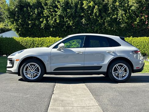 Certified 2025 Porsche Macan AWD/4WD image 2