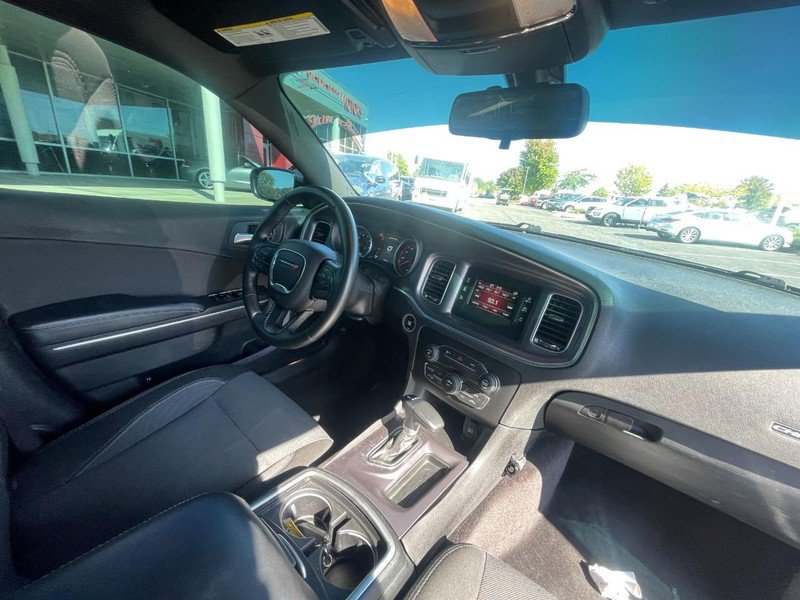 Used 2016 Dodge Charger SE RWD image 5
