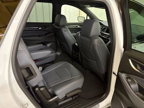 Used 2024 Buick Enclave Premium image 20