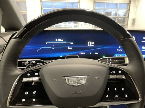 New 2025 Cadillac Optiq Luxury 2 image 16
