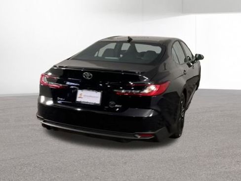 Used 2025 Toyota Camry SE FWD image 8
