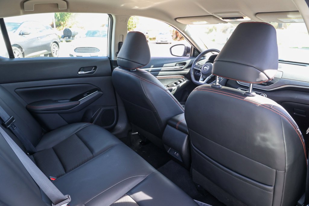 Used 2023 Nissan Altima 2.5 SR FWD image 17