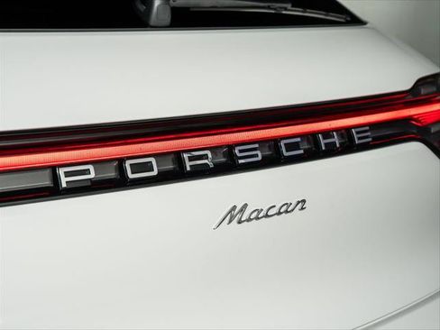 Used 2025 Porsche Macan AWD/4WD image 30