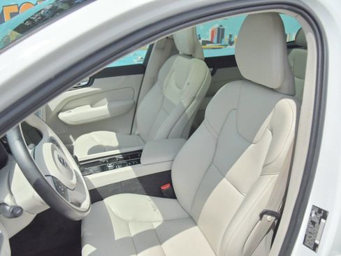 Used 2019 Volvo XC60 T6 Momentum w/ Multimedia Package image 20