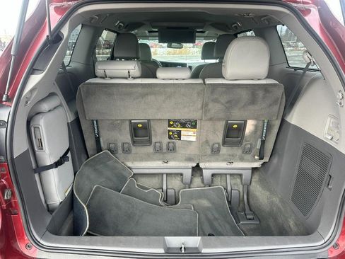 Used 2018 Toyota Sienna XLE Premium image 5