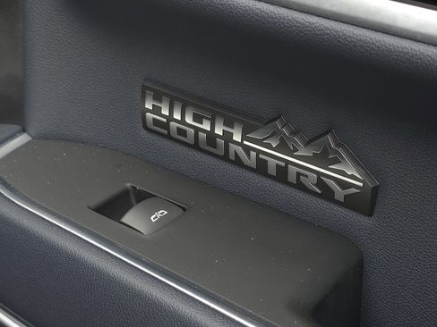 Used 2022 Chevrolet Silverado 1500 High Country w/ Technology Package image 41