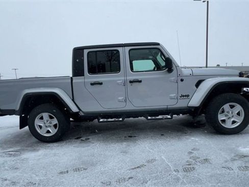 Used 2022 Jeep Gladiator Sport image 9