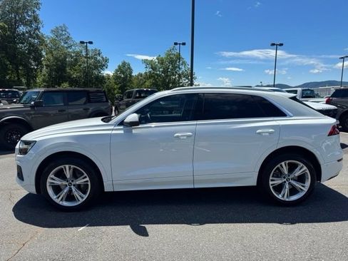 Used 2023 Audi Q8 Premium w/ Convenience Package AWD/4WD image 4
