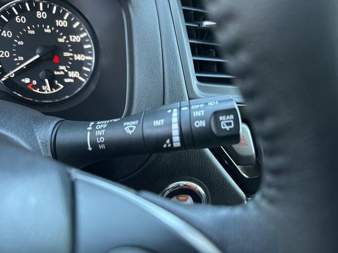 Used 2019 Nissan Pathfinder SV image 40