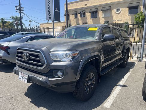 Used 2020 Toyota Tacoma SR5 RWD image 2