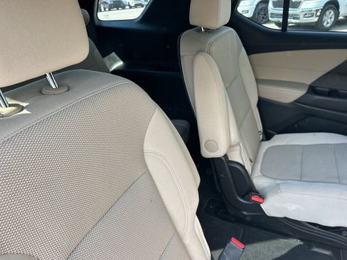Used 2022 Chevrolet Traverse LT FWD image 15