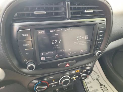 Used 2023 Kia Soul LX image 12