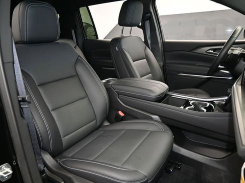 Used 2025 Chevrolet Traverse LT w/ Midnight/Sport Edition image 50