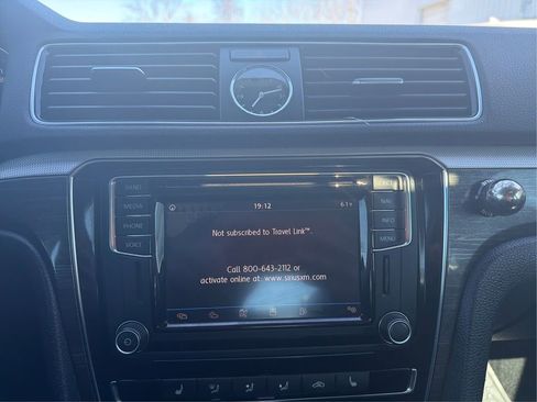 Used 2017 Volkswagen Passat 3.6 SEL Premium image 16