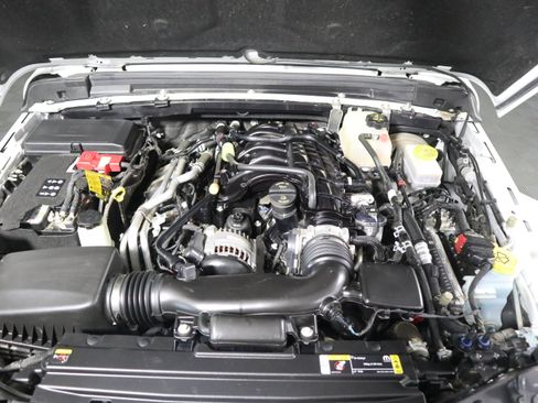 Used 2022 Jeep Wrangler Unlimited Sahara AWD/4WD image 13