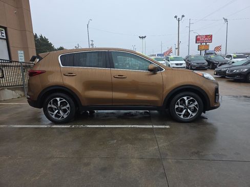 Used 2020 Kia Sportage LX image 4