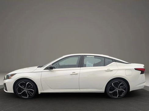 Used 2023 Nissan Altima 2.5 SR image 2