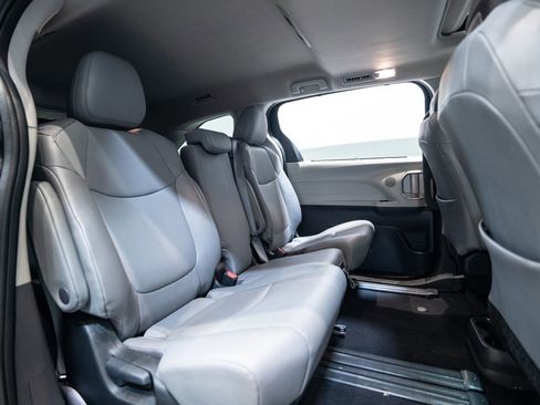 Used 2024 Toyota Sienna XLE image 32