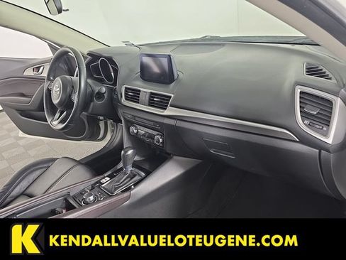 Used 2017 MAZDA MAZDA3 Touring FWD image 28