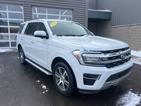 Used 2023 Ford Expedition Limited image 3