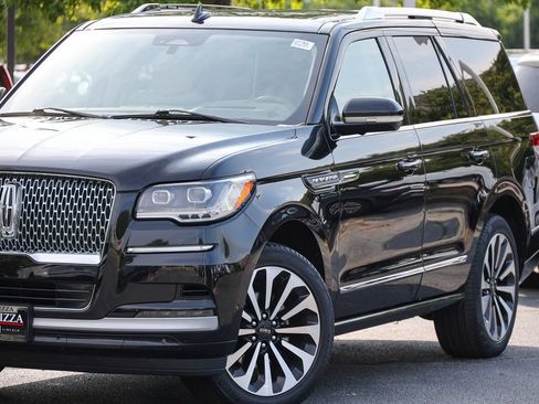 Certified 2022 Lincoln Navigator Reserve AWD/4WD image 17