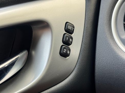 Used 2019 Nissan Pathfinder SL AWD/4WD image 16