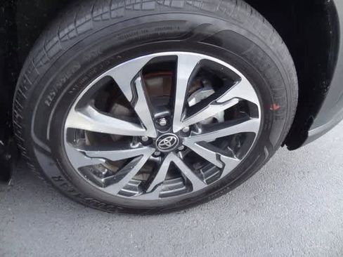 Used 2023 Toyota Corolla Cross XLE image 23