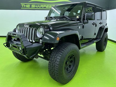 Used 2016 Jeep Wrangler Unlimited Sahara w/ Connectivity Group AWD/4WD image 5