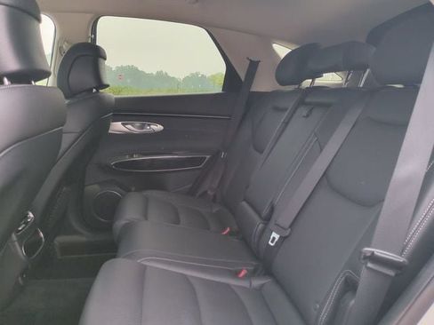 Used 2025 Genesis GV70 2.5T AWD/4WD image 14