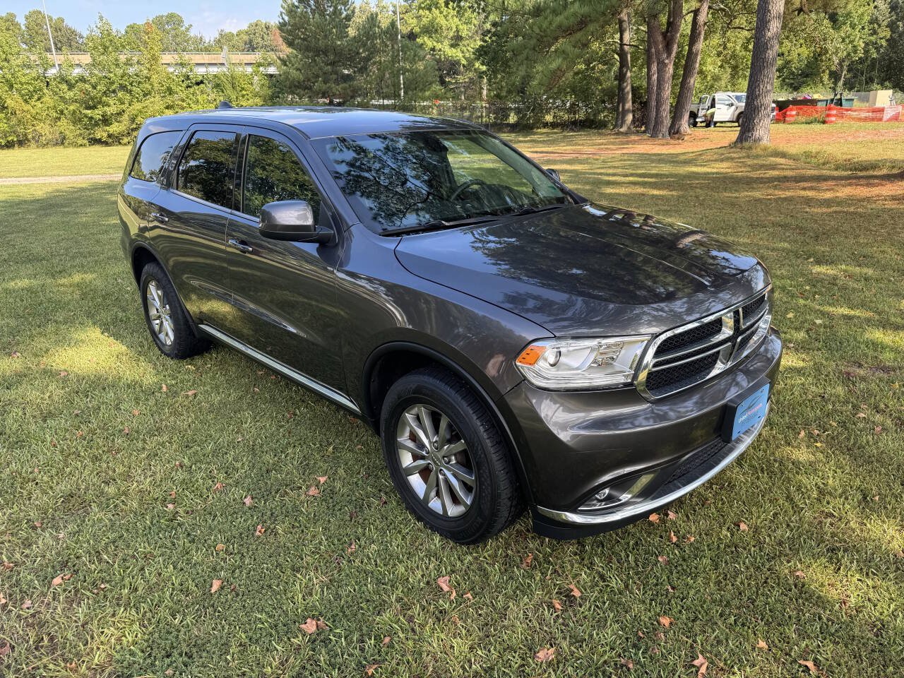Used 2017 Dodge Durango SXT w/ 3rd Row Seating Group AWD/4WD image 2
