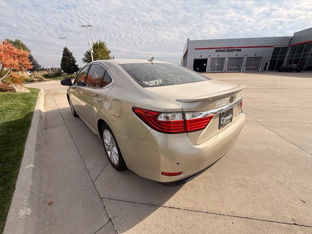 Used 2014 Lexus ES 300h w/ Luxury Package w/Bamboo Trim FWD image 6