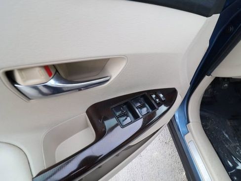 Used 2010 Toyota Venza AWD image 30